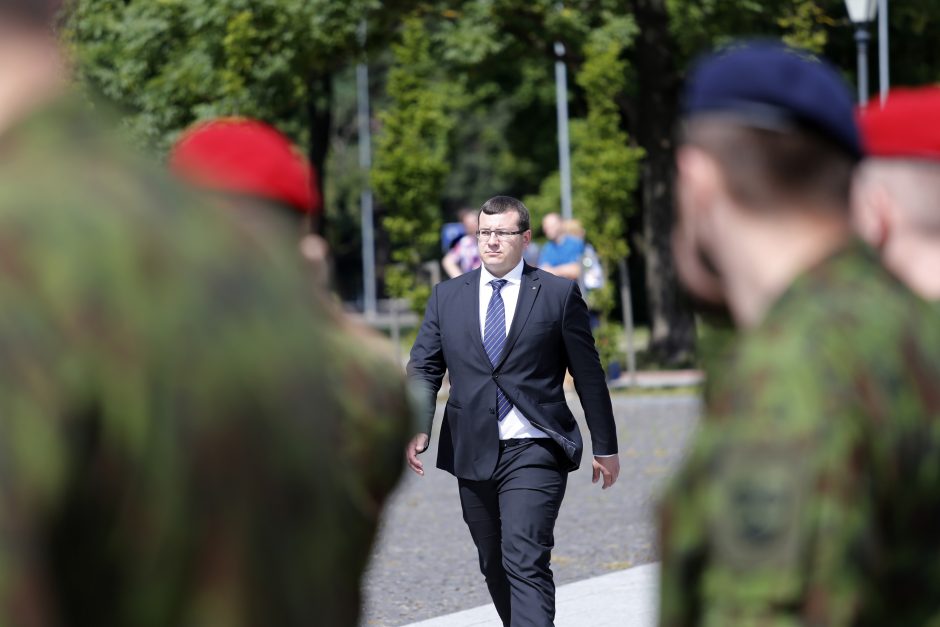 Klaipėdos universitetas šventei įsileido kariškius