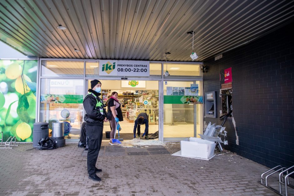 Nakties išpuolis Vaišvydavoje: sugrįžo bausmes jau atlikę bankomatų sprogdintojai?
