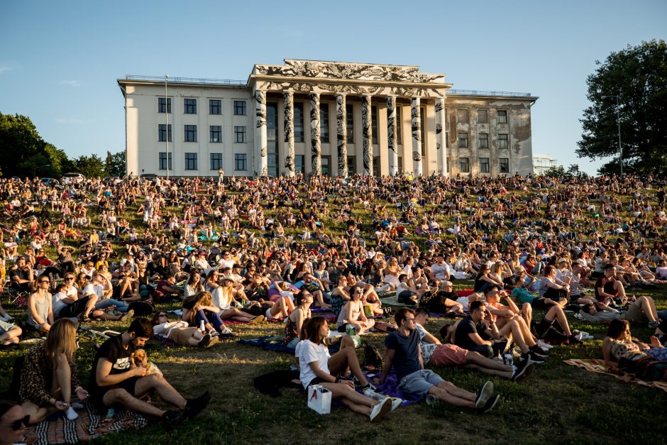 Vasara mieste: iš karščio svaigulio Vilniečius budins nemokami „Vasaros kino“ seansai