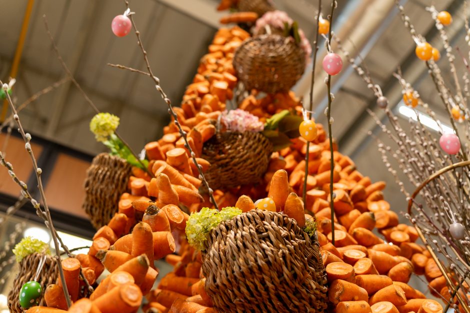 Vilijampolės turguje - velykinė morkų eglutė