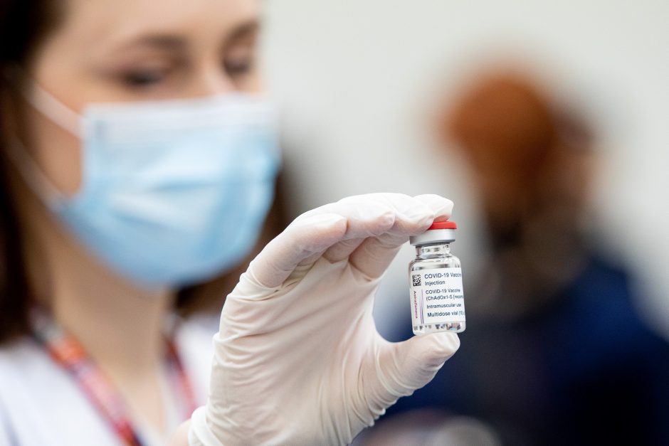 „AstraZeneca“ vėl praneša apie vakcinos tiekimo į ES problemas