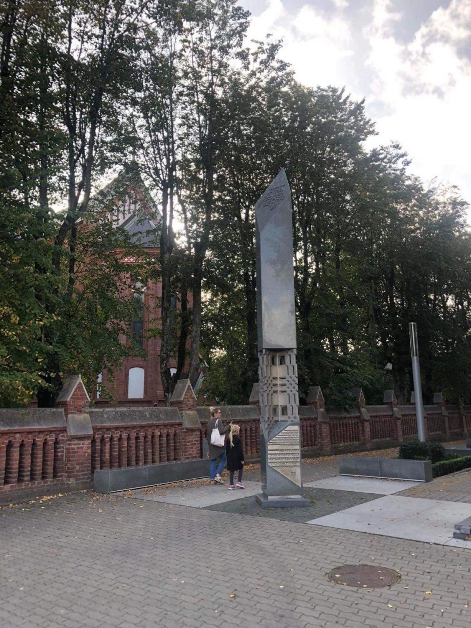 Policijai obelisko Kaune vis dar nėra, o Palangoje panašus paminklas įamžina signatarus