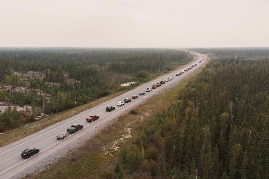 Kanadoje siautėjant miškų gaisrams, gyventojai bėga iš vieno didžiausių šiaurinių miestų