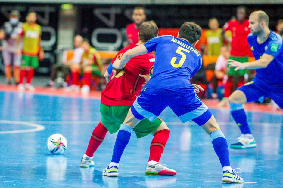 Dramatiškas pasaulio salės futbolo čempionato pusfinalis: pratęsimas, baudiniai, portugalų triumfas
