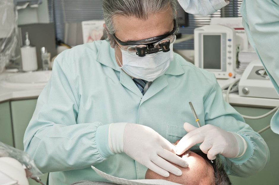 Ligonių kasos: dantų protezavimas pradedamas kompensuoti dar vienai pacientų grupei