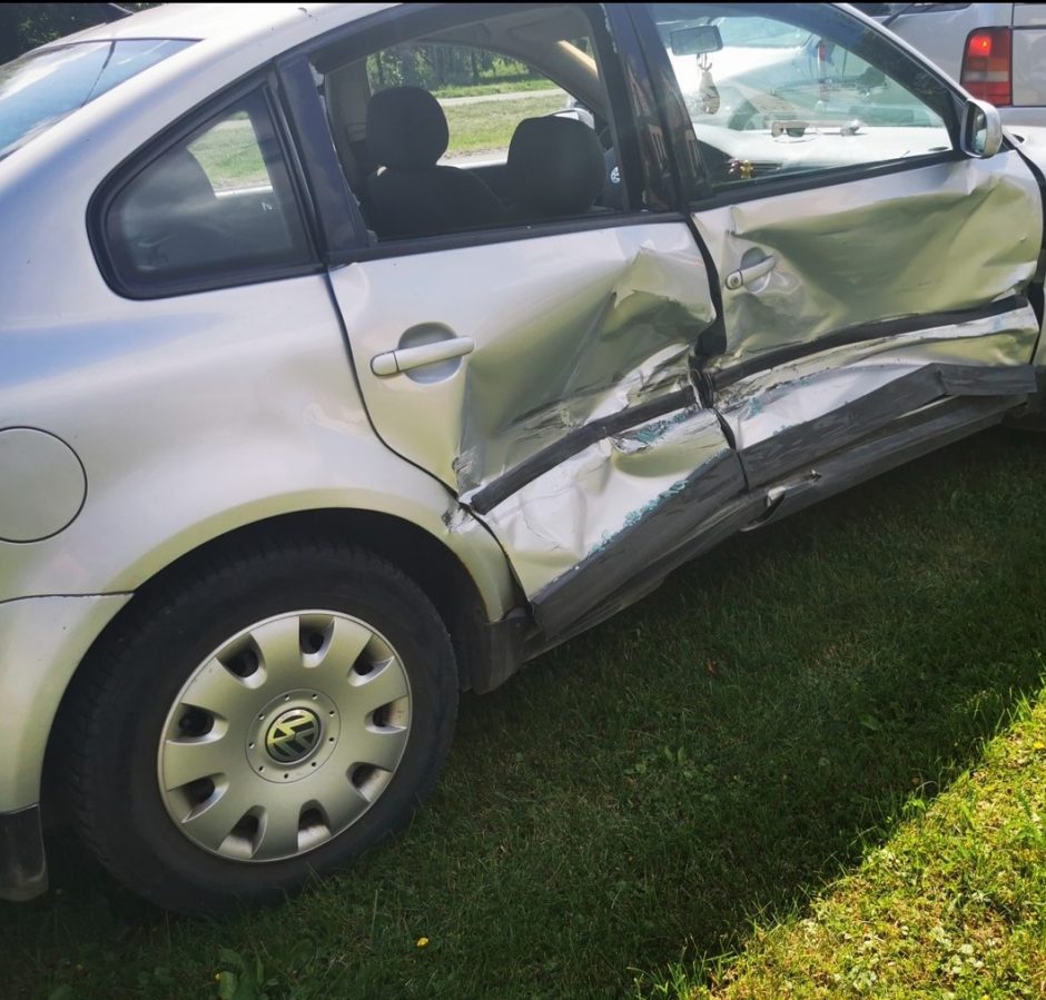 Ariogaloje – masinė avarija: vienas vairuotojas pabėgo iš įvykio vietos