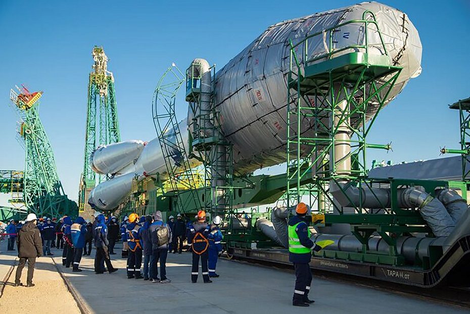 Rusijos erdvėlaivis „Sojuz“ su trijų žmonių įgula išskrido į TKS