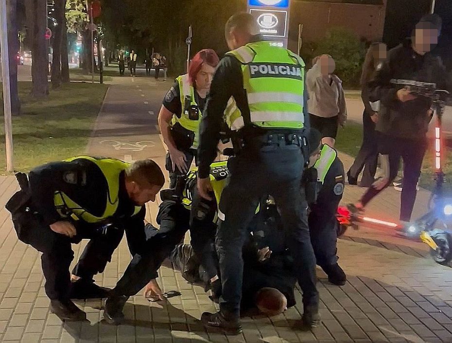 Vienas kartas nemelavo: Kalniečių parke naktinėjančioms nepilnametėms prireikė policijos pagalbos