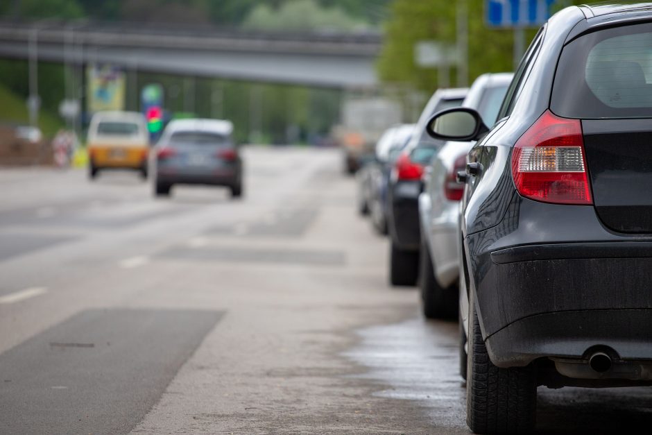 Vairuotojai raginami stebėti kelio ženklus: parkavimo zonose Kaune – papildomi sprendimai