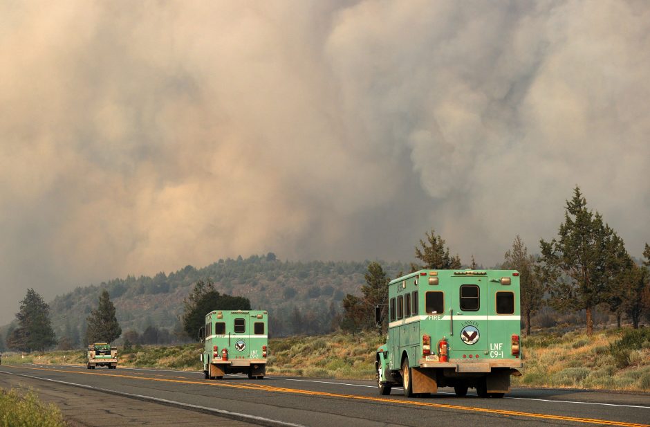 JAV ir Kanados vakaruose toliau siaučia didžiuliai miškų gaisrai