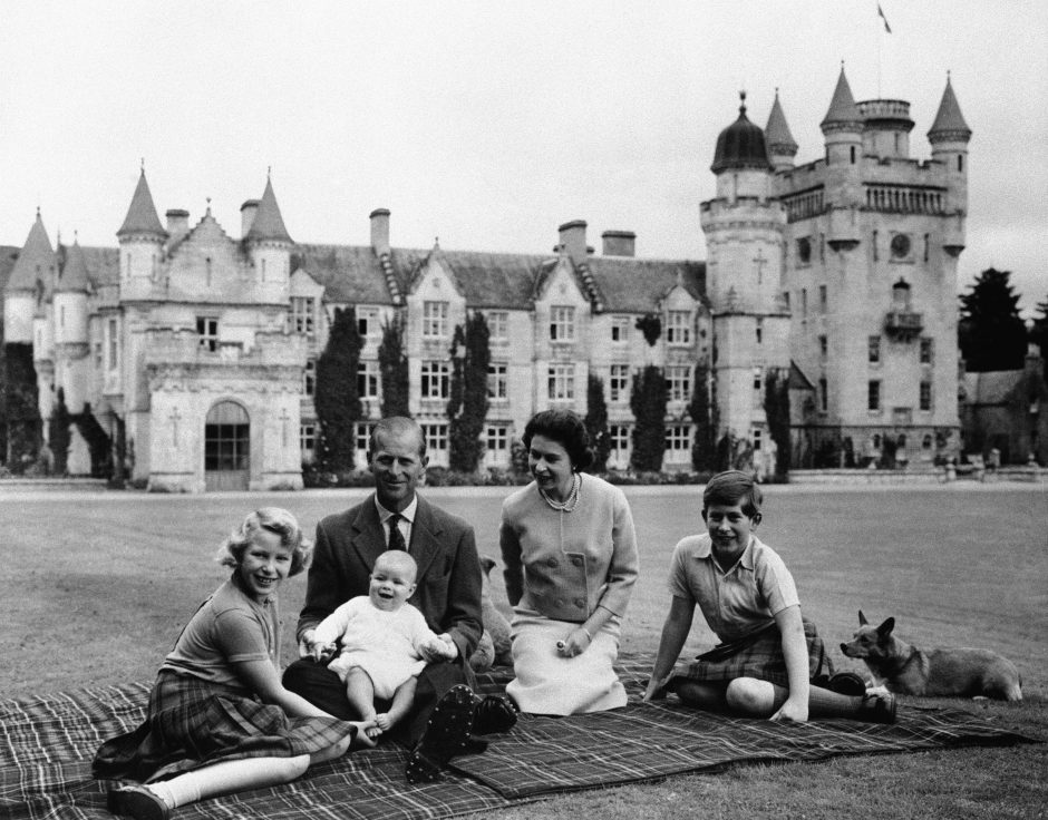 Netektis britų karališkojoje šeimoje: mirė princas Philipas