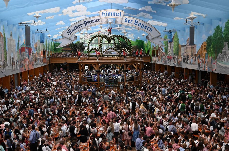 Vokietijoje prasidėjo garsusis alaus festivalis „Oktoberfest“