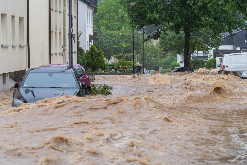 Potvynių užlietoje Vokietijoje ir Belgijoje žuvo per 90 žmonių, šimtai tebėra dingę