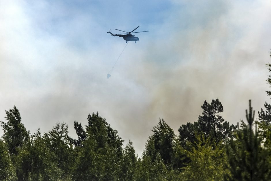 Rusijos kariuomenė pasiuntė lėktuvų miškų gaisrams Sibire gesinti