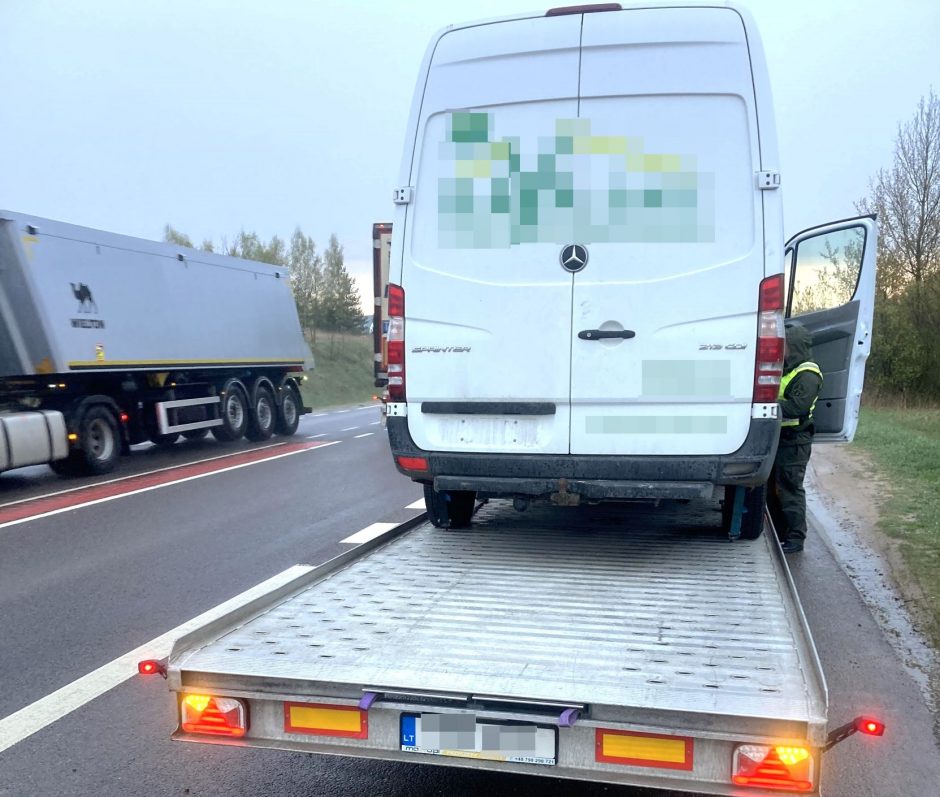 Kalvarijos savivaldybėje pasieniečiai sulaikė, įtariama, Vokietijoje pavogtą mikroautobusą