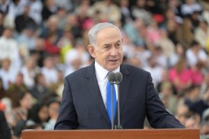 B. Netanyahu teigia, kad Izraelis „Hamas“ persekios net ir Rafoje