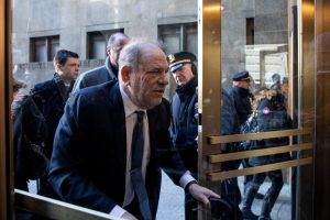 Niujorko teismas panaikino nuosprendį H. Weinsteinui dėl išžaginimo