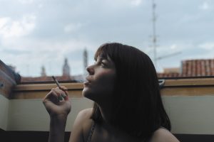 Įsigaliojo draudimas rūkyti daugiabučių balkonuose: rūkaliams gresia baudos