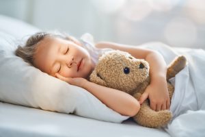 Mokyklinis miego režimas: kaip vaikams išvengti streso?