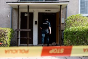 Vilniaus daugiabučio namo laiptinėje rastas vyro kūnas