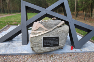 Jaučiakiuose atidengtas paminklas žydų genocido aukoms