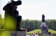 Gegužės 9-ąją memorialą Berlyne aplankė Rusijos ambasadorius