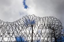 Parlamentas linkęs griežtinti įkalinimo sąlygas iš bausmės atlikimo vietos pabėgusiems žmonėms