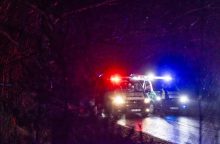 Magistralėje Vilnius–Klaipėda apvirto automobilis: žuvo moteris
