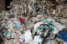 Dėl sudegusio plastiko įmonė turės atlyginti beveik 20 tūkst. eurų žalą aplinkai